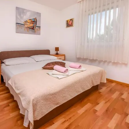Aurel Suites- Comfort Two Bedroom With Balcony 아파트 로고즈니차