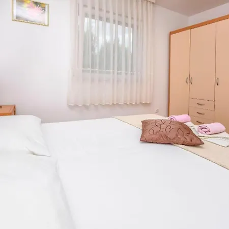아파트 Aurel Suites- Comfort Two Bedroom With Balcony 로고즈니차